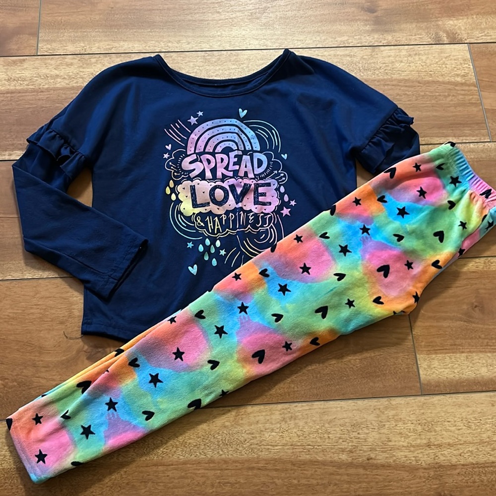 Blue longsleeve rainbow leggings outfit